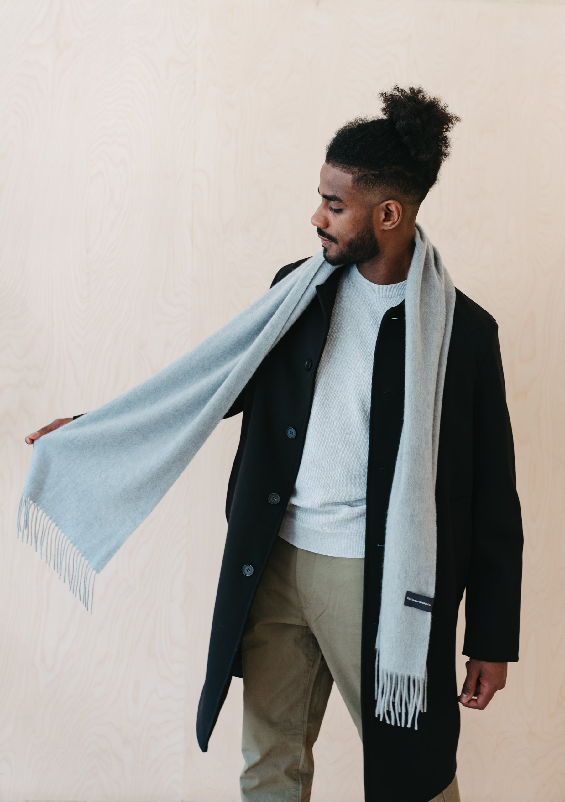 Men's Cashmere Scarf in Light Grey Melange – TBCo