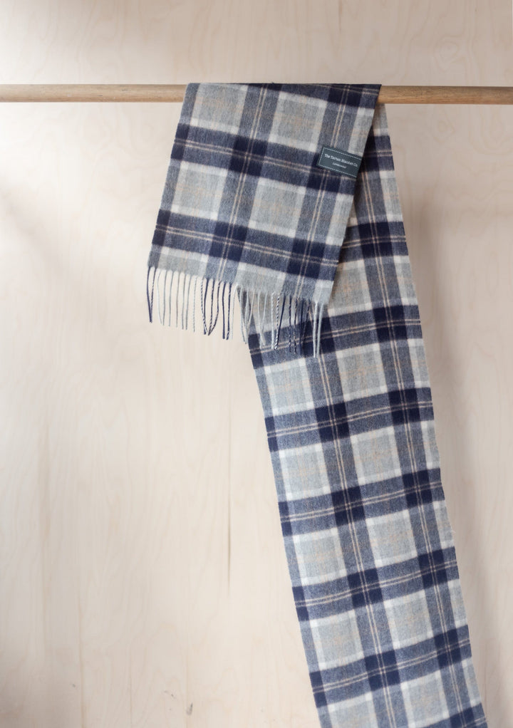 Men's Lambswool Scarf in Bannockbane Silver Tartan - TBCo