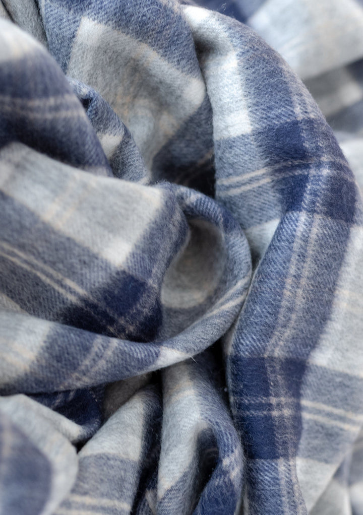 Men's Lambswool Scarf in Bannockbane Silver Tartan - TBCo