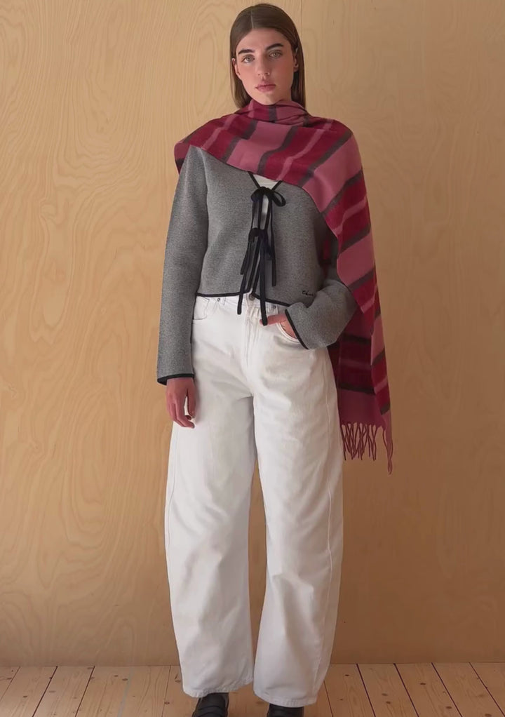 Écharpe oversize en laine d'agneau à rayures roses