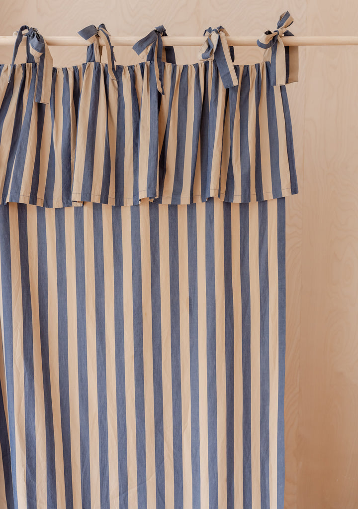 Paar Baumwollvorhänge mit Bindeband, marineblau gestreift 
