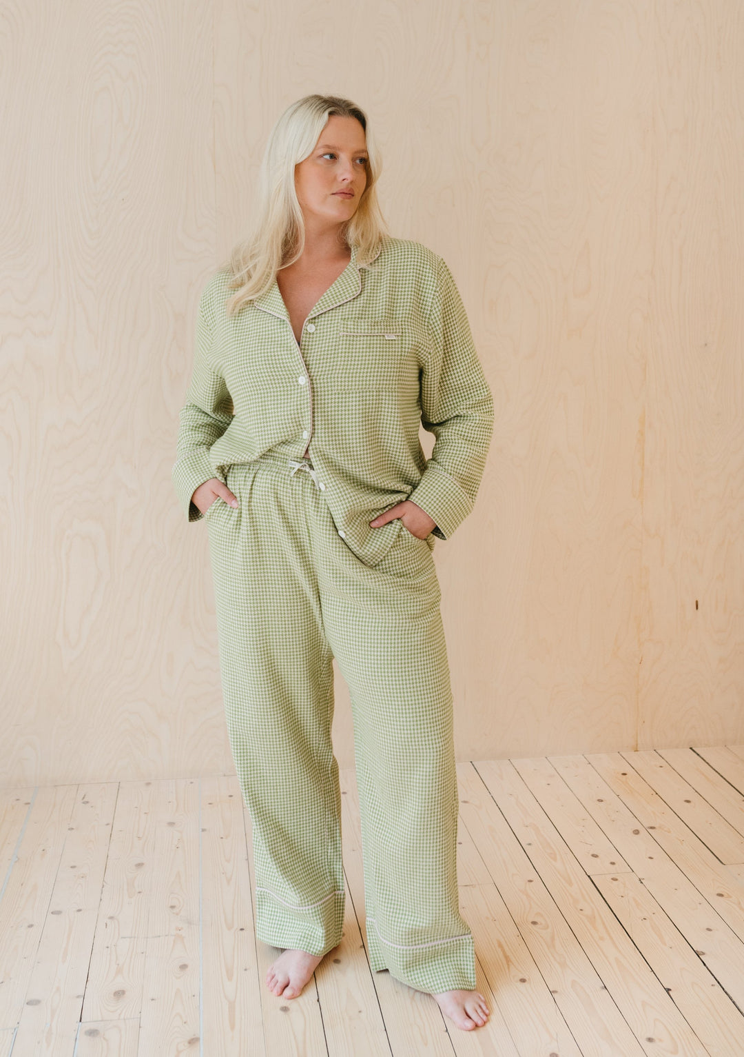 Baumwollpyjama mit olivgrünem Hahnentrittmuster