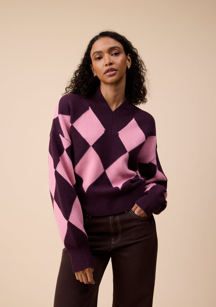 Merino Wool V-Neck Cropped Jumper in Pink & Fig Argyle