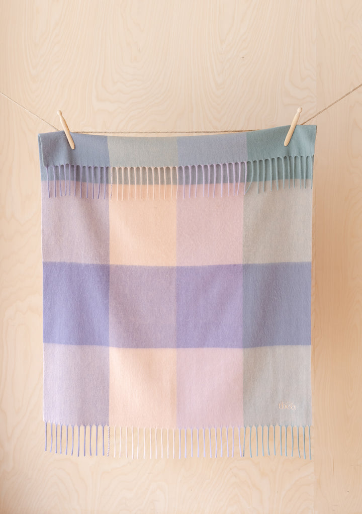 Couverture pour bébé en laine d'agneau à carreaux lilas 