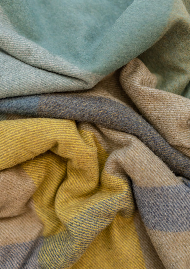 Couverture extra large en laine recyclée à carreaux patchwork surdimensionnés verts