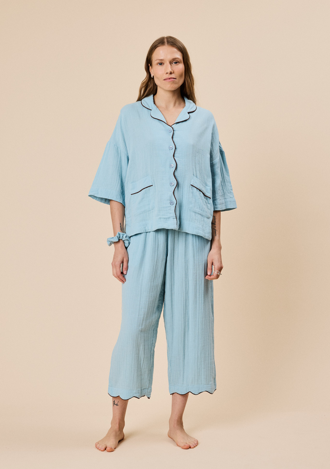 Kurzer Baumwollpyjama in Blau 