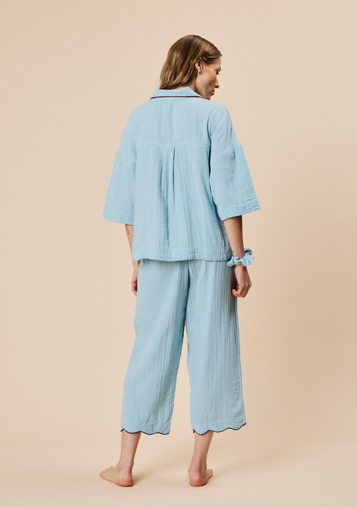 Kurzer Baumwollpyjama in Blau 