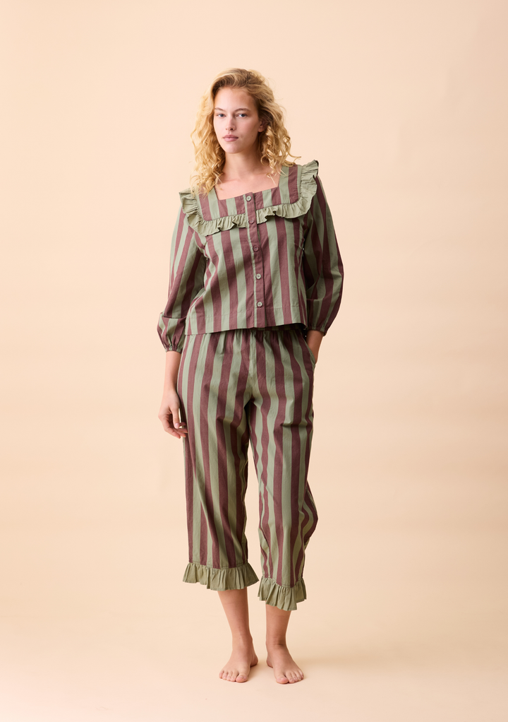 Pyjama en coton à rayures sauge et marron avec volant