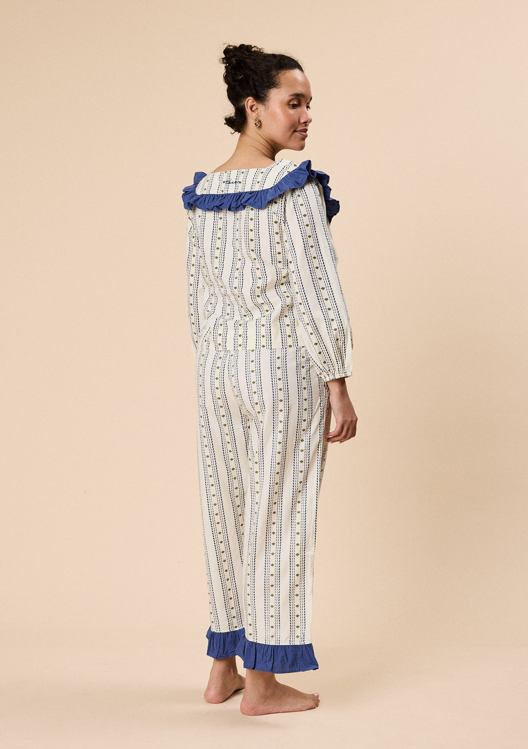 Kurzer Baumwollpyjama in Marineblau mit zartem Blumenmuster