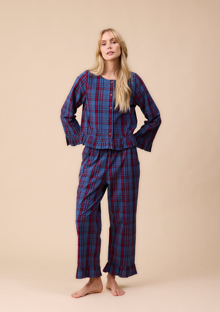 Gekürzter Baumwollpyjama in marineblauem Schottenkaro mit Rüschen