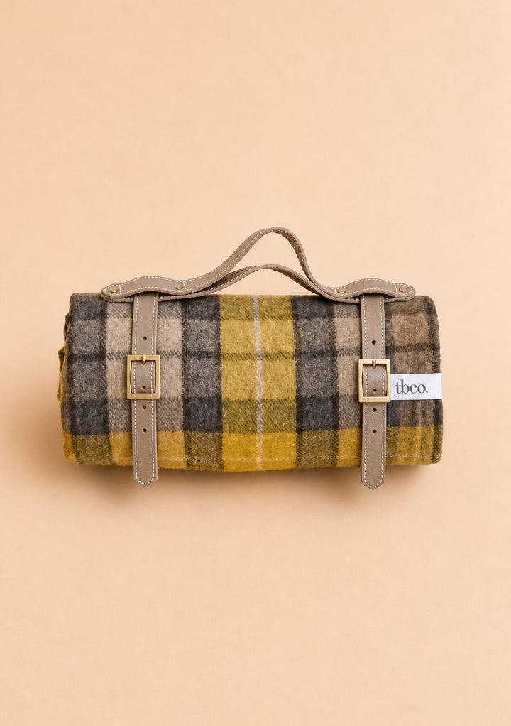 Picknickdecke aus recycelter Wolle in Buchanan Natural Tartan 
