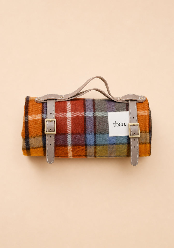 Picknickdecke aus recycelter Wolle in Buchanan Antique Tartan