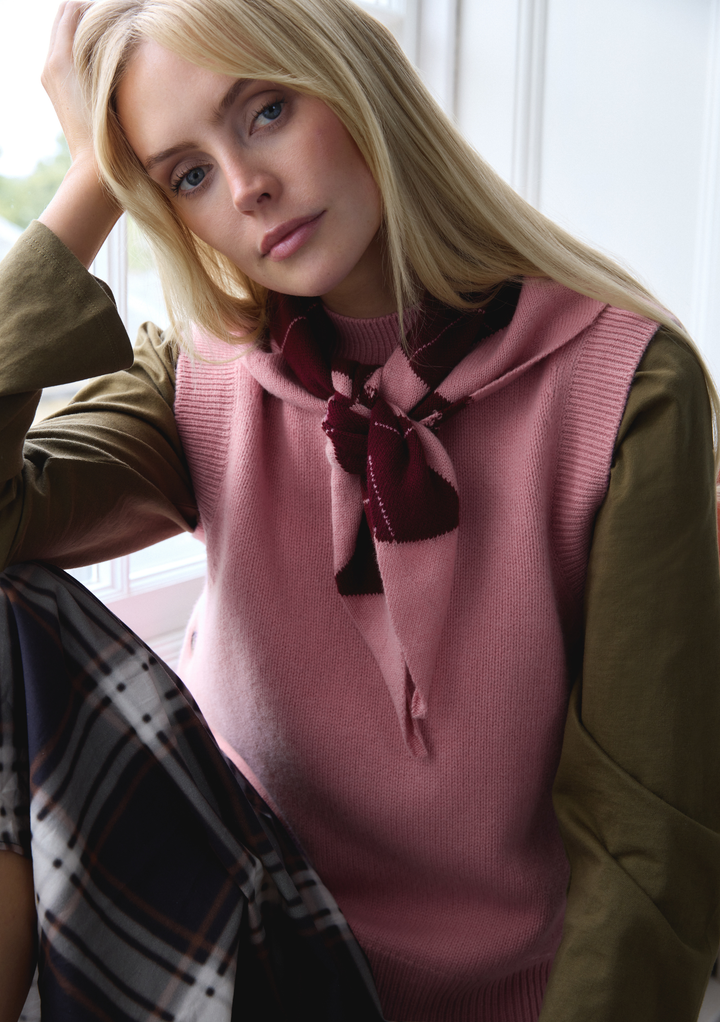 Merino Wool Buttoned Vest in Pink