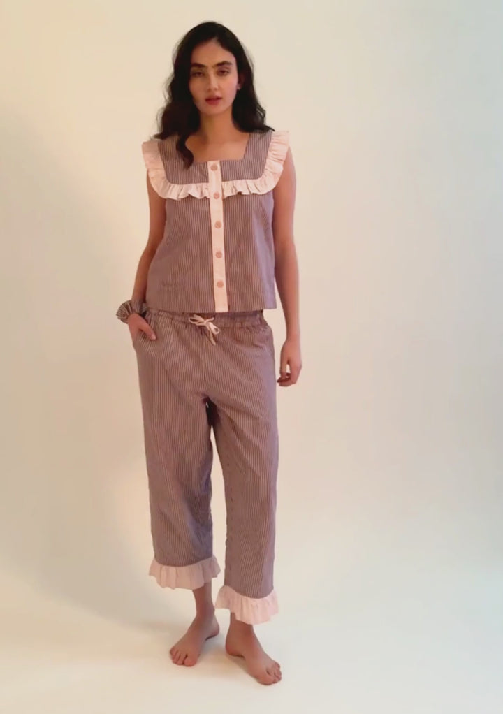 Pyjama court en coton à rayures bordeaux et volants 