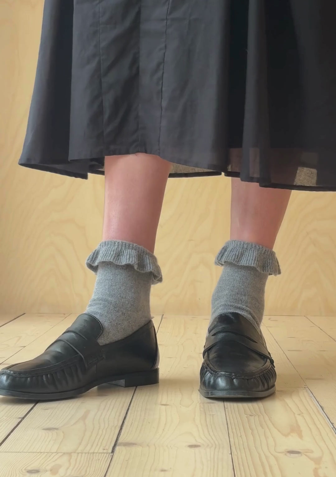 Merino Wool Socks in Charcoal Frilly