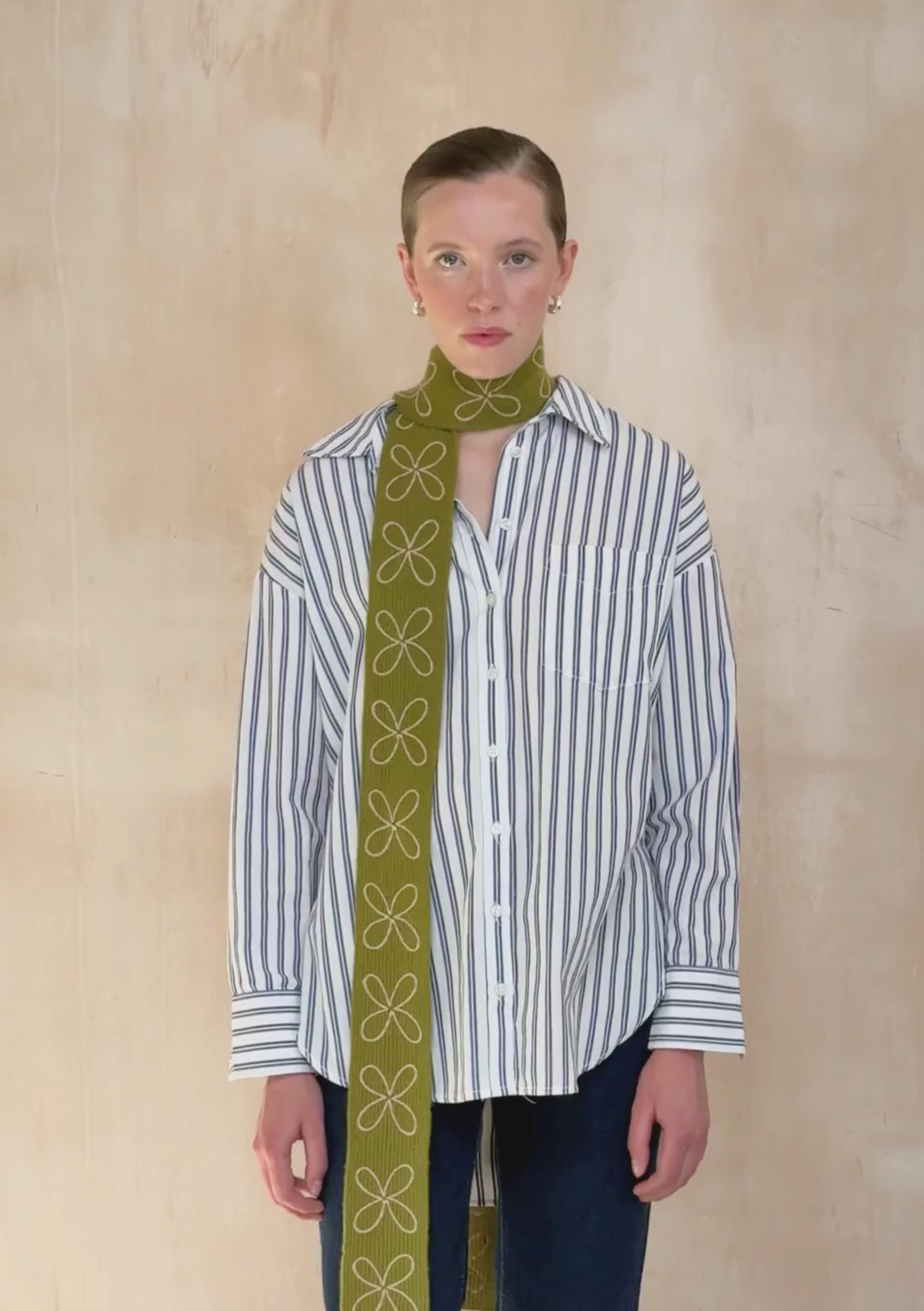 Écharpe fine en laine mérinos couleur olive